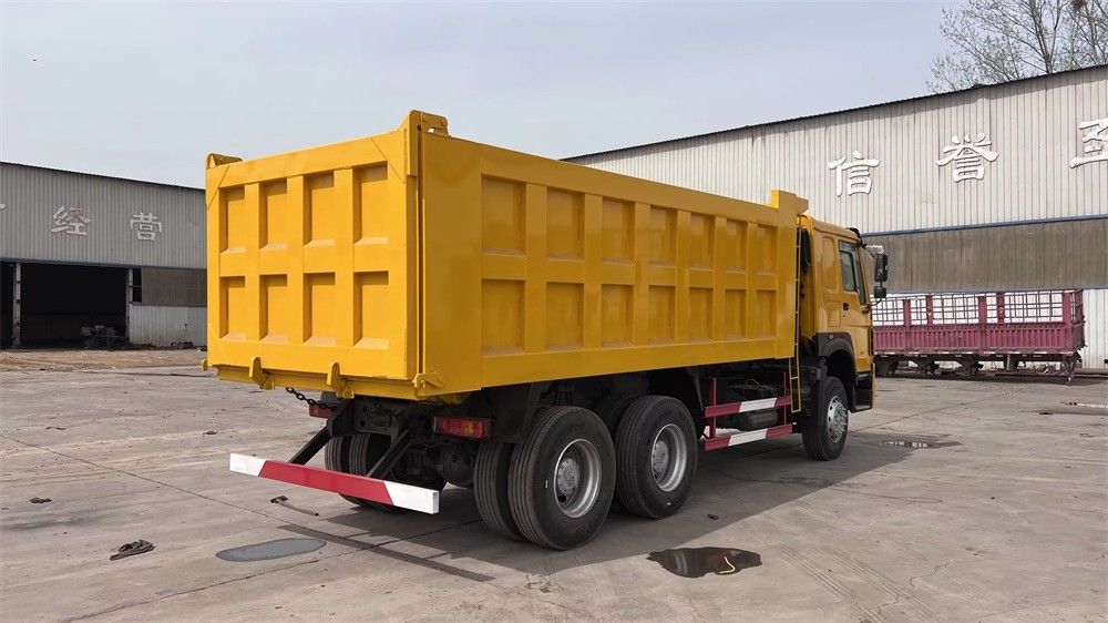 6X4 휠 드라이브 SINOTRUK 호우 광산 20톤 25톤 371hp 팅퍼 트럭 사용 된 덤프 트럭