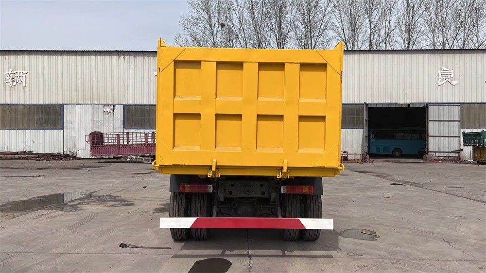 6X4 휠 드라이브 SINOTRUK 호우 광산 20톤 25톤 371hp 팅퍼 트럭 사용 된 덤프 트럭