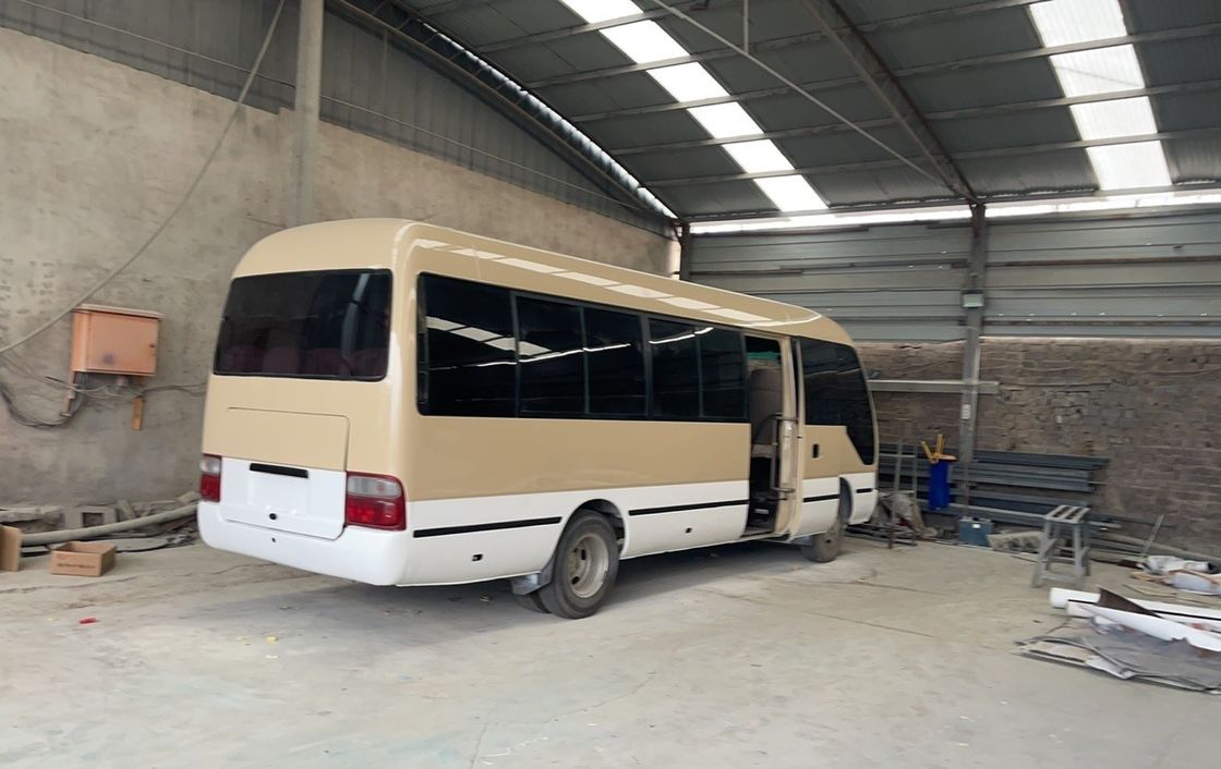 디젤 연료 종류 사용 된 토요타 코스터 버스 30 좌석 좋은 상태 최고 전력 113/5200 kW