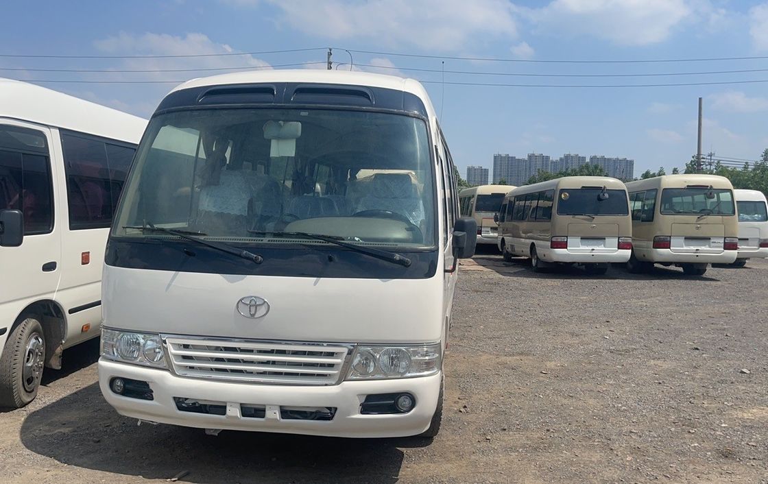 사용 된 토요타 코스터 버스 30 좌석과 최대 전력 113/5200 kW 좋은 상태