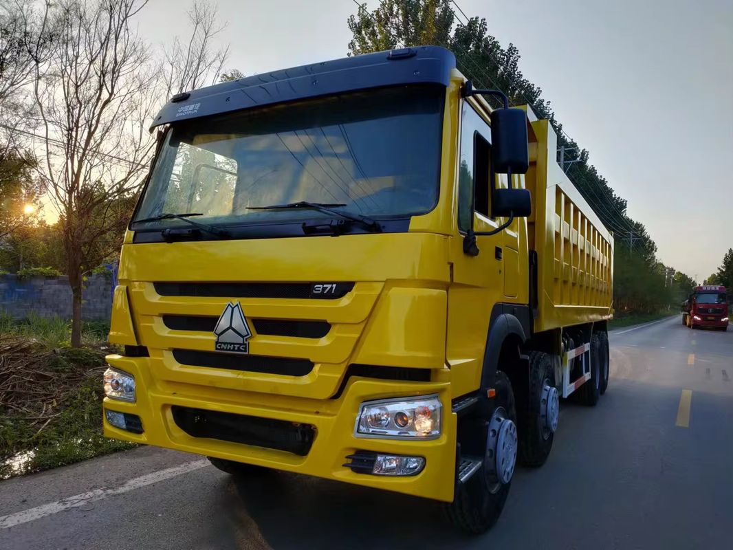 시노트룩 호보 8x4 371hp 450hp 24m3 ABS가 없는 사용 된 덤프 틱터