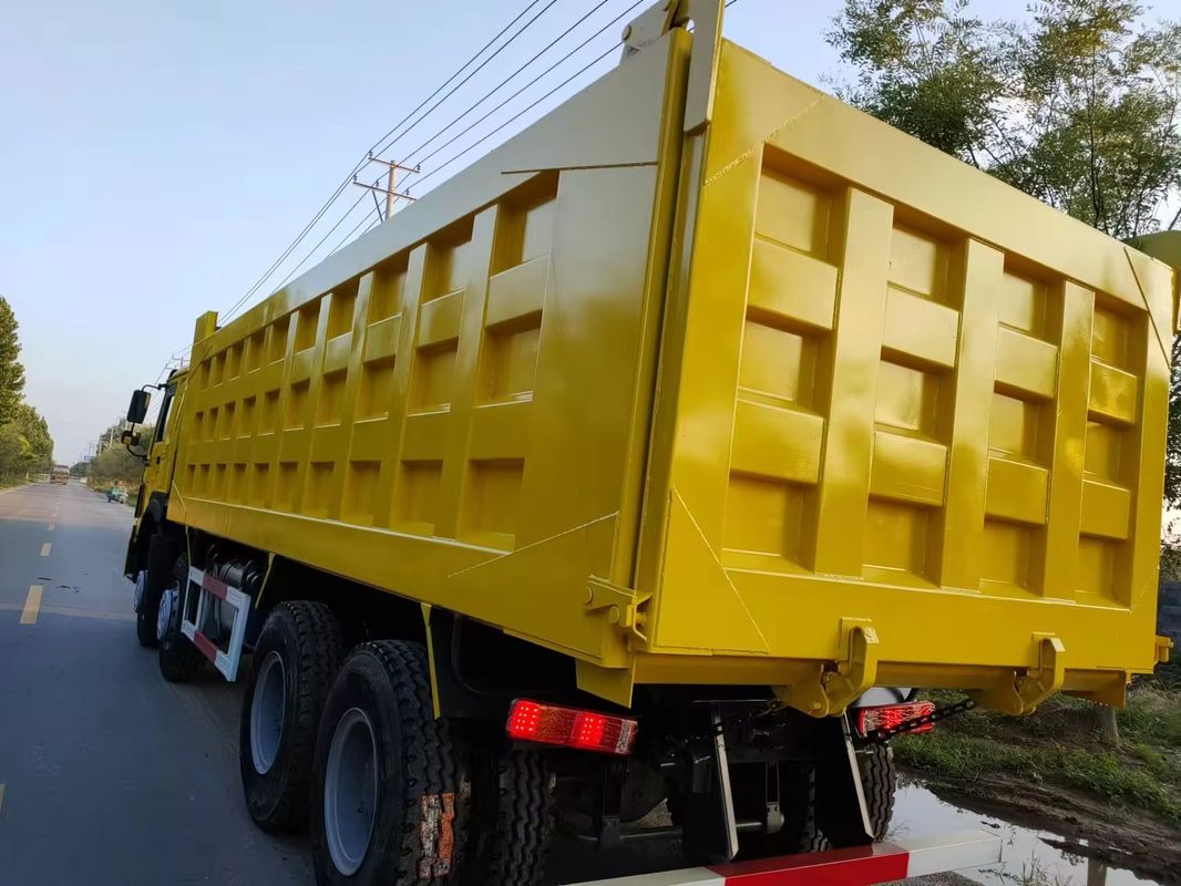 시노트룩 호보 8x4 371hp 450hp 24m3 ABS가 없는 사용 된 덤프 틱터