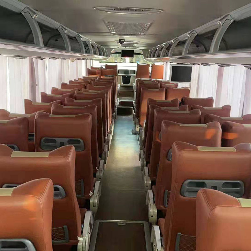 68 좌석 사용 된 코치 버스 2017 년 및 후면 엔진 위치 엔진 용량 6 8L