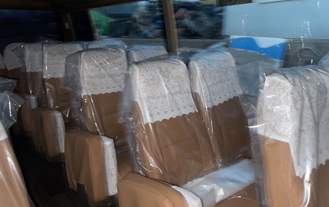 30 좌석 LHD 사용 된 코스터 버스 9.00R20 타이어 및 디젤 엔진 좋은 상태