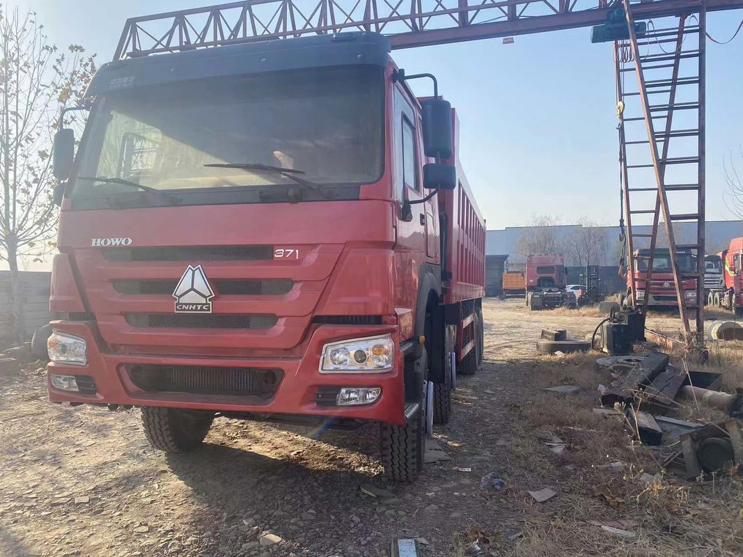 사용 된 HOWO 덤프 트럭 8x4 팅퍼 트럭 12 바퀴 덤퍼 트럭 광산 운송