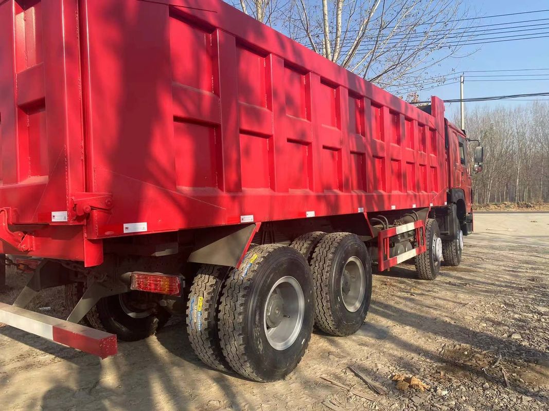 사용 된 HOWO 덤프 트럭 8x4 팅퍼 트럭 12 바퀴 덤퍼 트럭 광산 운송