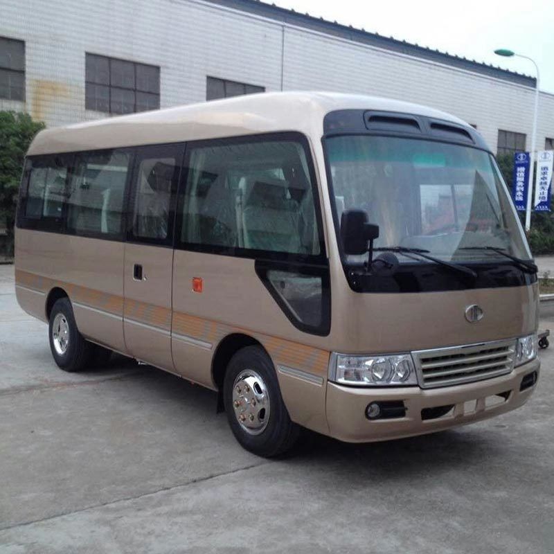 모델 19 좌석 RHD 미니 코스터 여객 버스 70L 오일 탱크 7.00R16 타이어 출하 준비