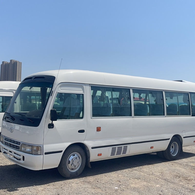 유로 3 배출량 및 수동 변속기와 함께 사용 된 토요타 코스터 버스 좋은 상태