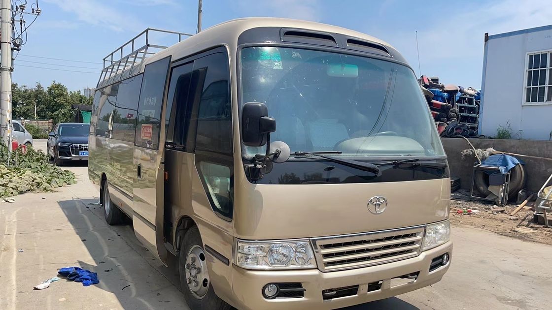 일본에서 사용 된 토요타 코스터 버스 30 좌석 1HZ 엔진과 9.00R20 타이어