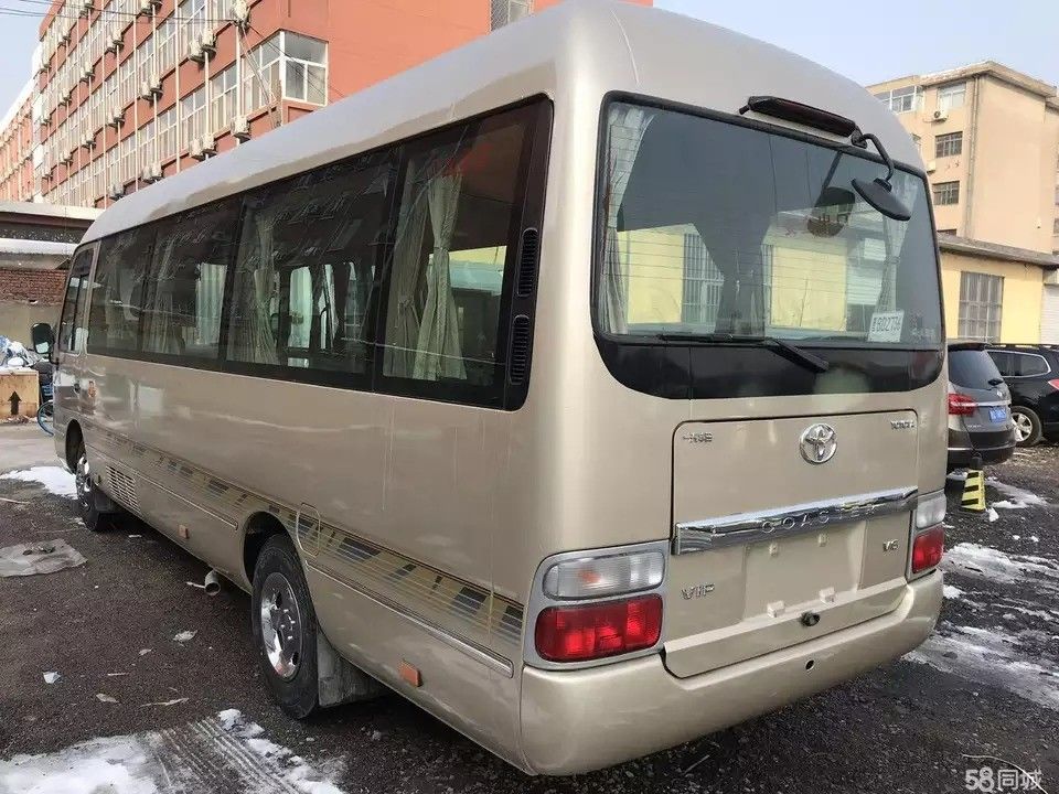 29 좌석 고급 디자인 EURO III 디젤 엔진 좌우 운전