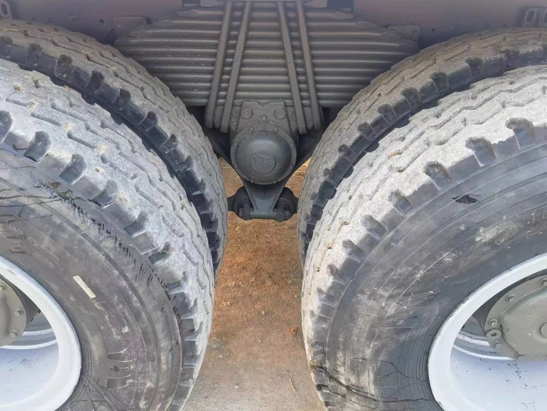 멀티미디어 시스템과 엔진 용량 8L의 12 바퀴 Shacman F3000 8x4 티퍼 트럭