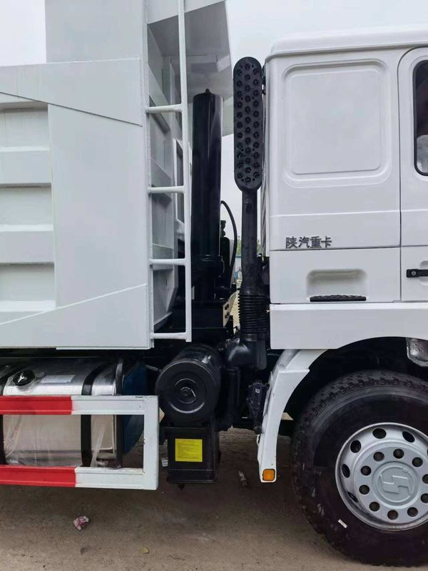 리뉴얼된 샤크만 F3000 6x4 10 휠러 덤프 트럭