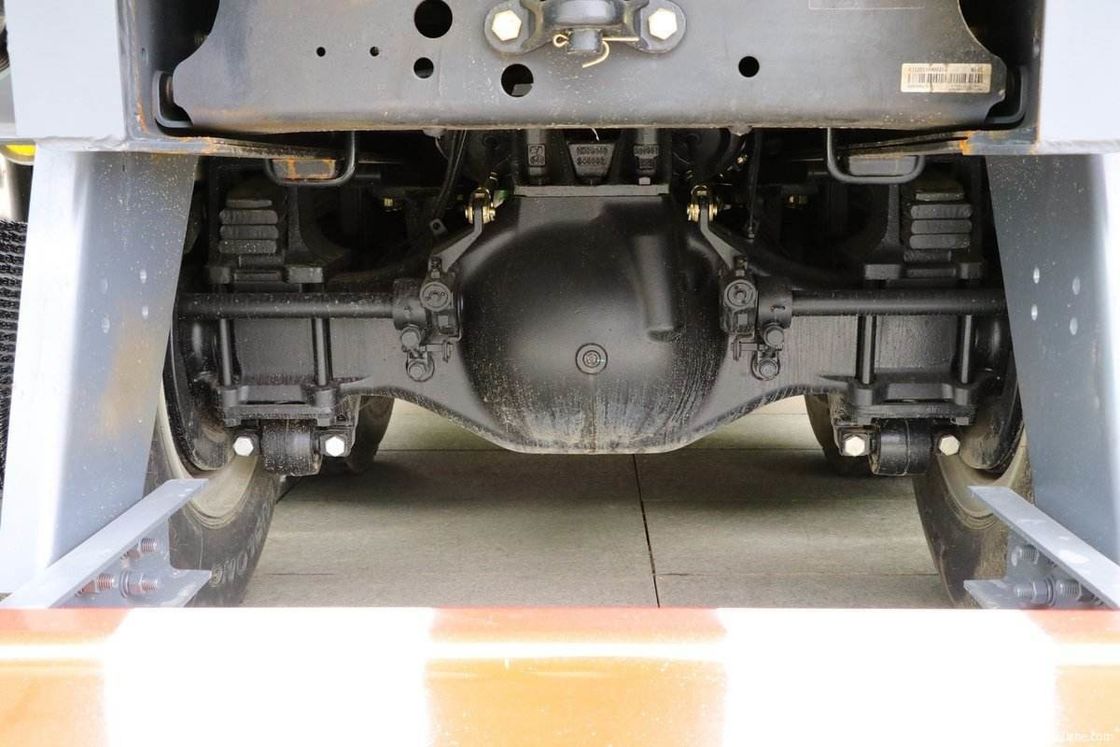 8x4 400hp 12 바퀴 50 60 톤 400-500L 연료 탱크 용량