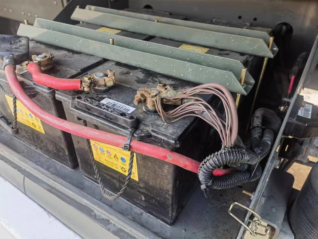LHD 30 톤 티퍼 트럭 19CBM BOX 8245X2550X3450 mm 380hp HOWO 6x4 덤퍼