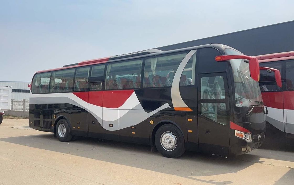 후면 엔진과 56000km의 낮은 마일리지를 가진 완벽한 47석 코치 버스를 우리의