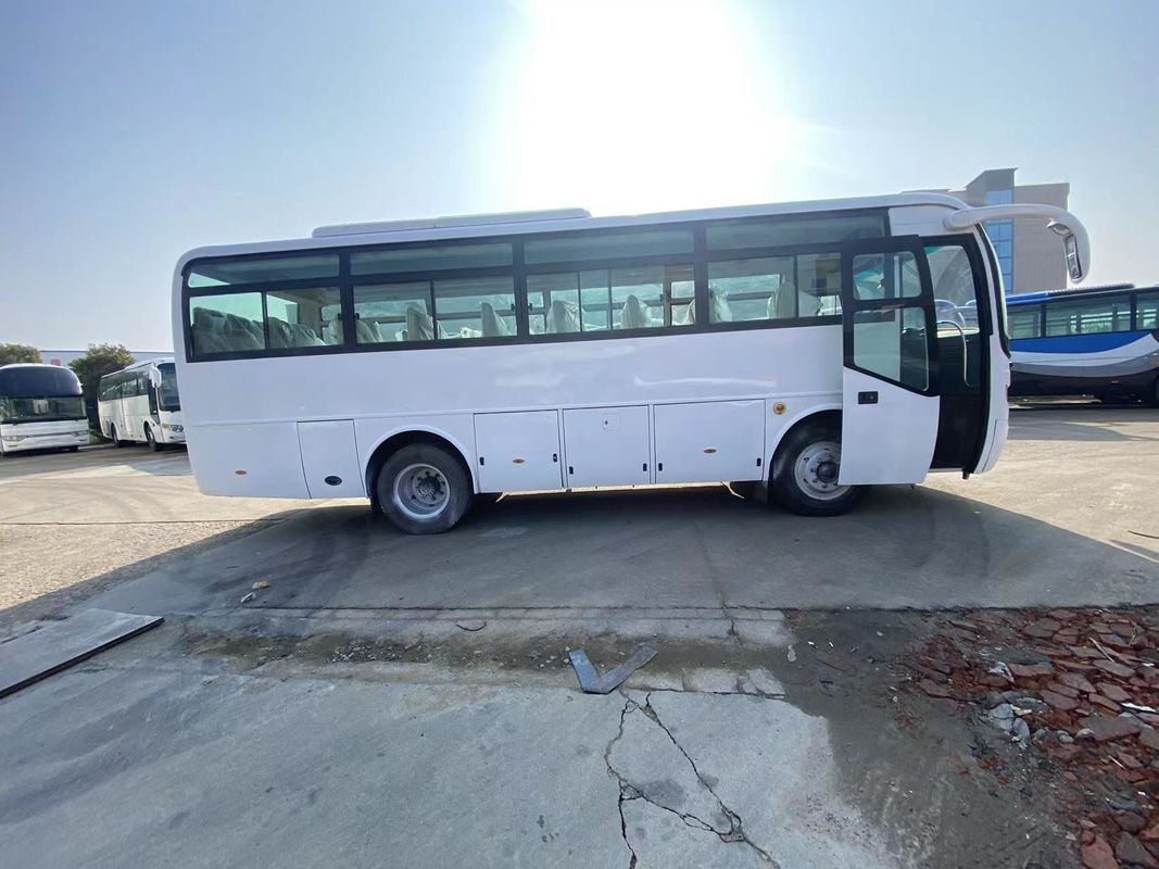 연료 타입 디젤과 최대 속도 111 130 km/h를 가진 디젤 엔진 코치 버스