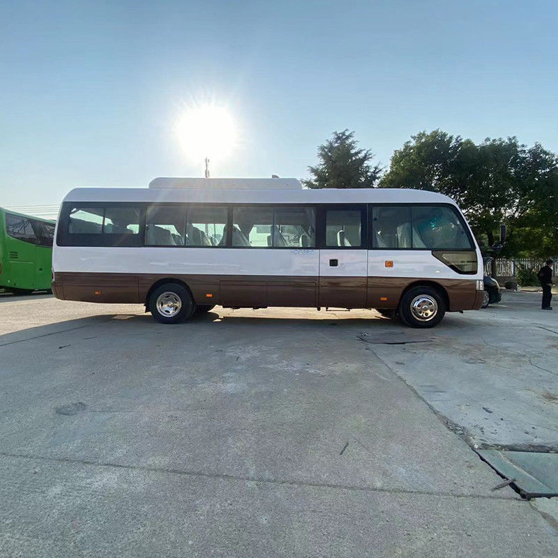 LHD RHD 30 좌석 70L 연료 탱크와 4500-6700ml 배포량 토요 타 코스터 버스