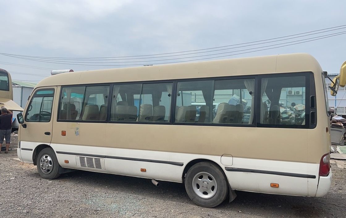 중고용 토요 타 코스터 30석 버스 6-8L 엔진 용량과 최대 전력 113/5200kw