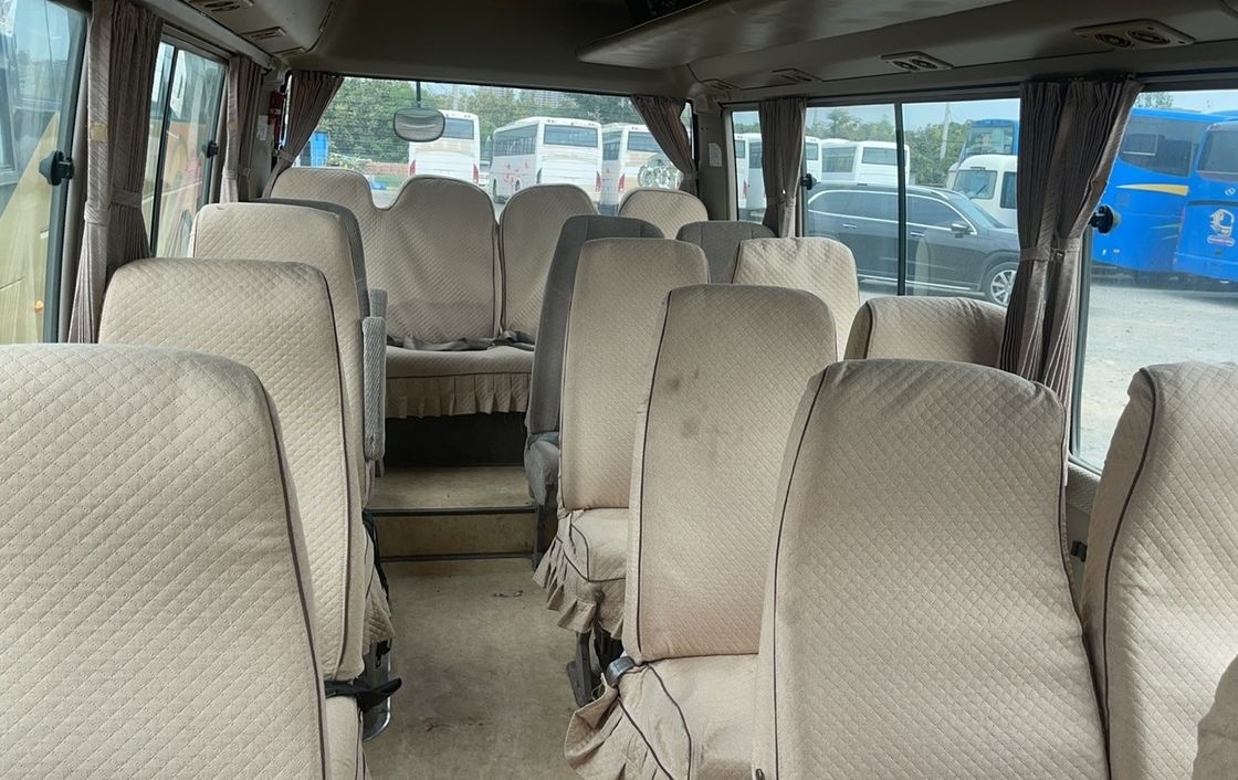 중고용 토요 타 코스터 30석 버스 6-8L 엔진 용량과 최대 전력 113/5200kw
