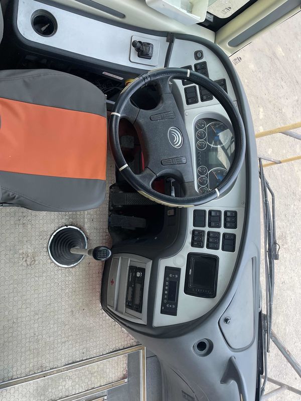 45-55 좌석 웨이차이 엔진과 유로 3 배출량 표준으로 사용 된 ZK6127 디젤 버스