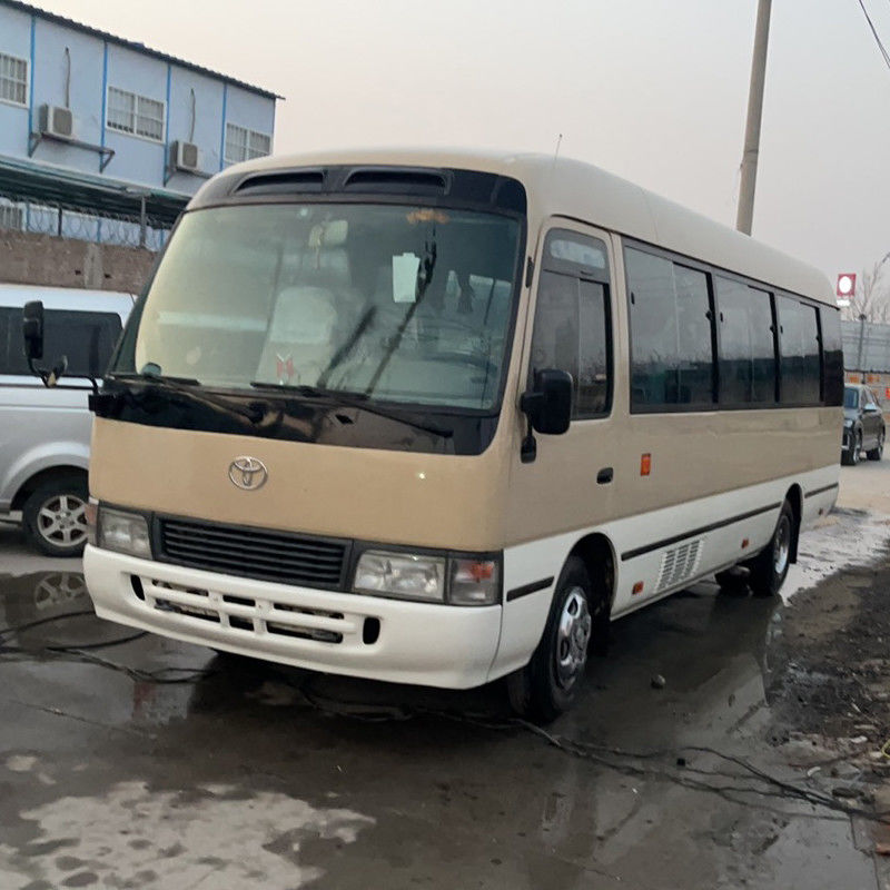 수동변속기와 디젤 엔진을 갖춘 중고용 토요타 코스터 버스
