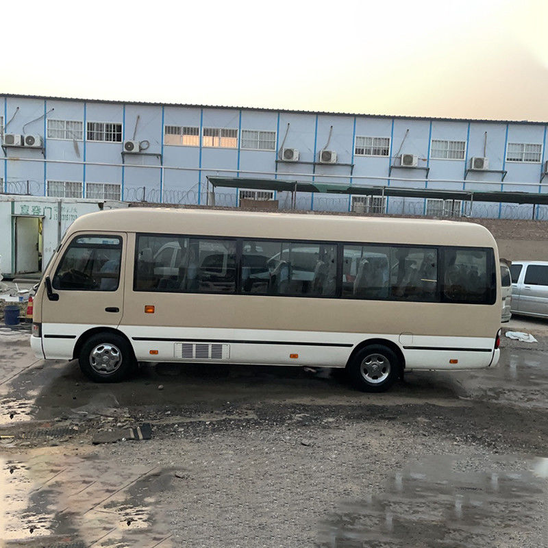 수동변속기와 디젤 엔진을 갖춘 중고용 토요타 코스터 버스
