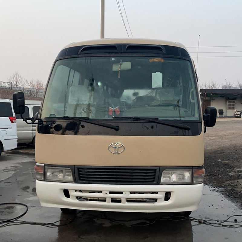 수동변속기와 디젤 엔진을 갖춘 중고용 토요타 코스터 버스