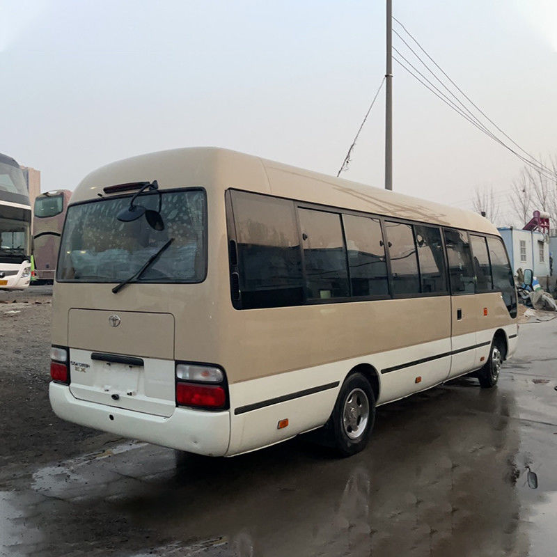 수동변속기와 디젤 엔진을 갖춘 중고용 토요타 코스터 버스
