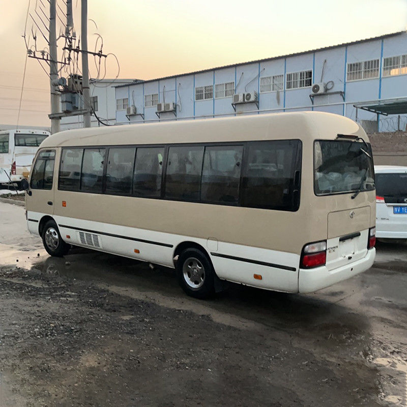 수동변속기와 디젤 엔진을 갖춘 중고용 토요타 코스터 버스
