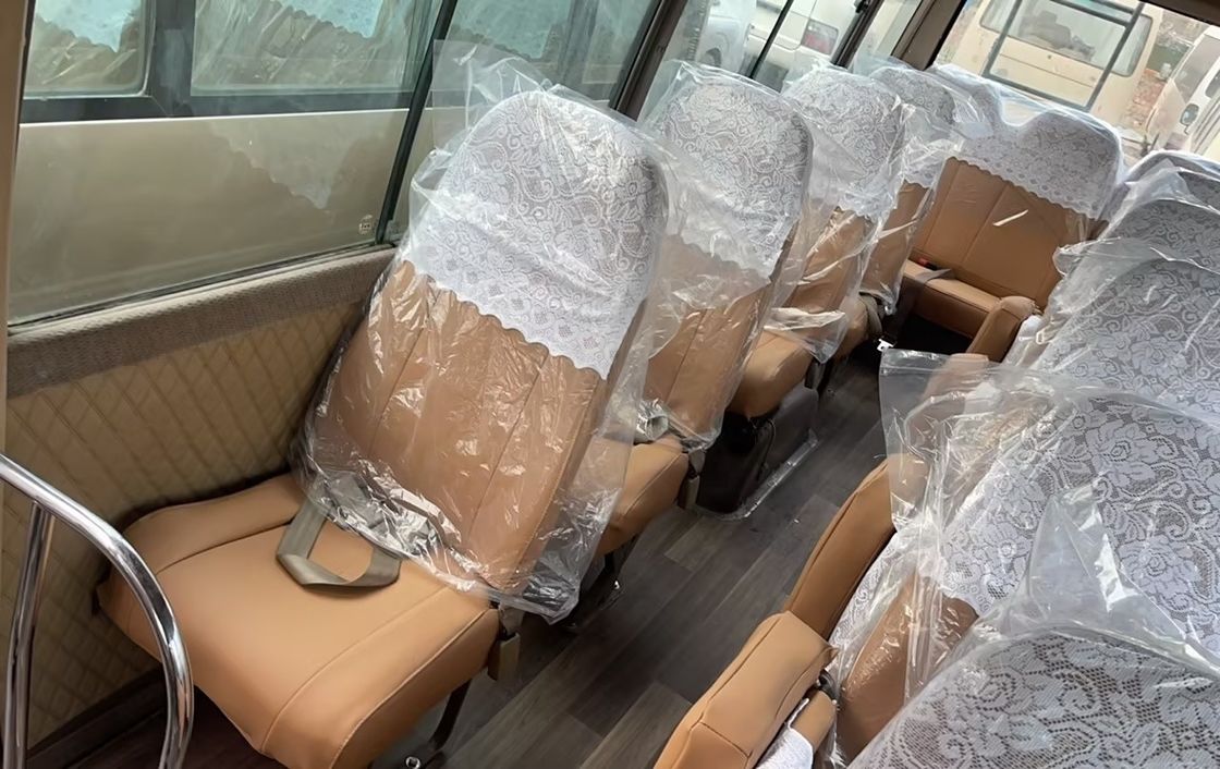 좋은 상태 30 좌석 디젤 연료 타입 수동 변속기와 함께 사용 된 코스터 버스