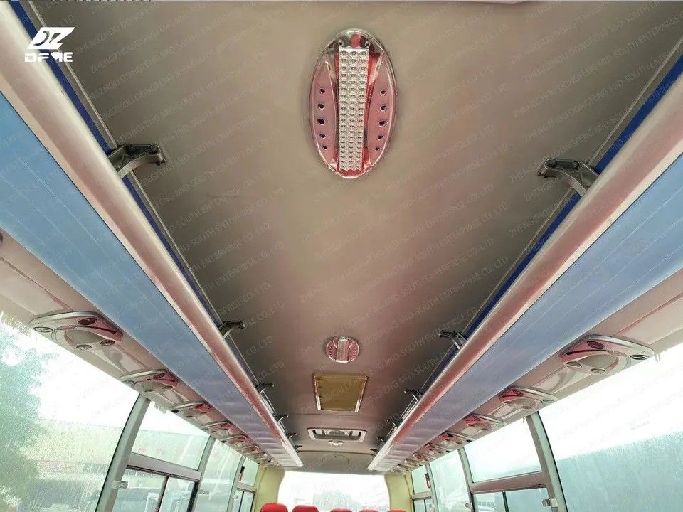 55 좌석 아프리카 시장의 사용 된 코치 버스 4X2 LHD 드라이브 유형 및 최대 속도 100 Km/h