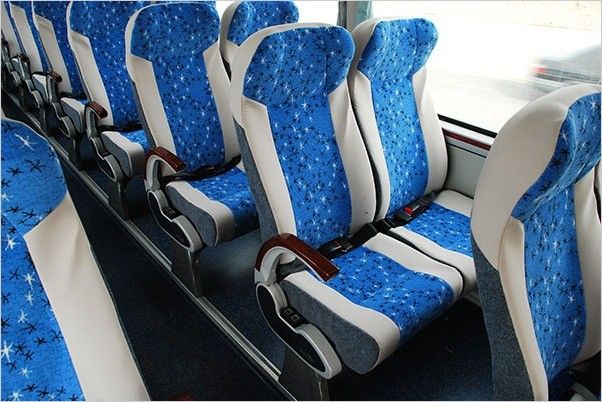 2550MM 전체 너비 유로 4 배출량 기준으로 사용 된 60 좌석 고급 투어 코치 버스