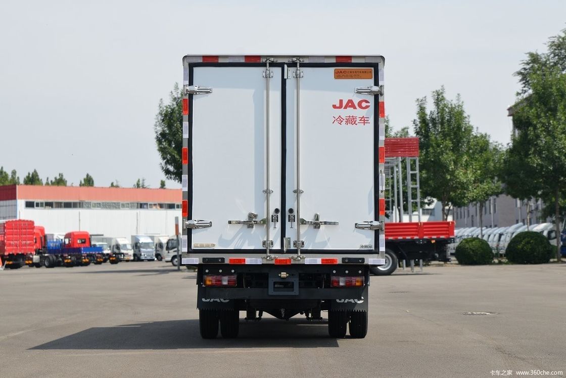 130HP JAC 냉장 트럭 운송용 4x2 GVW≤5T 디젤 연료 냉장