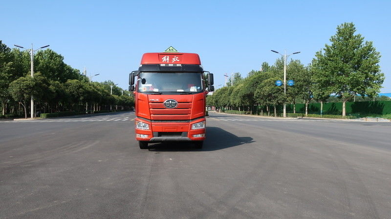 CIMC LINYU FAW 8*4 31 Cub 알루미늄 합금 디젤 탱커 트럭 휘발유 연료 운송 트럭