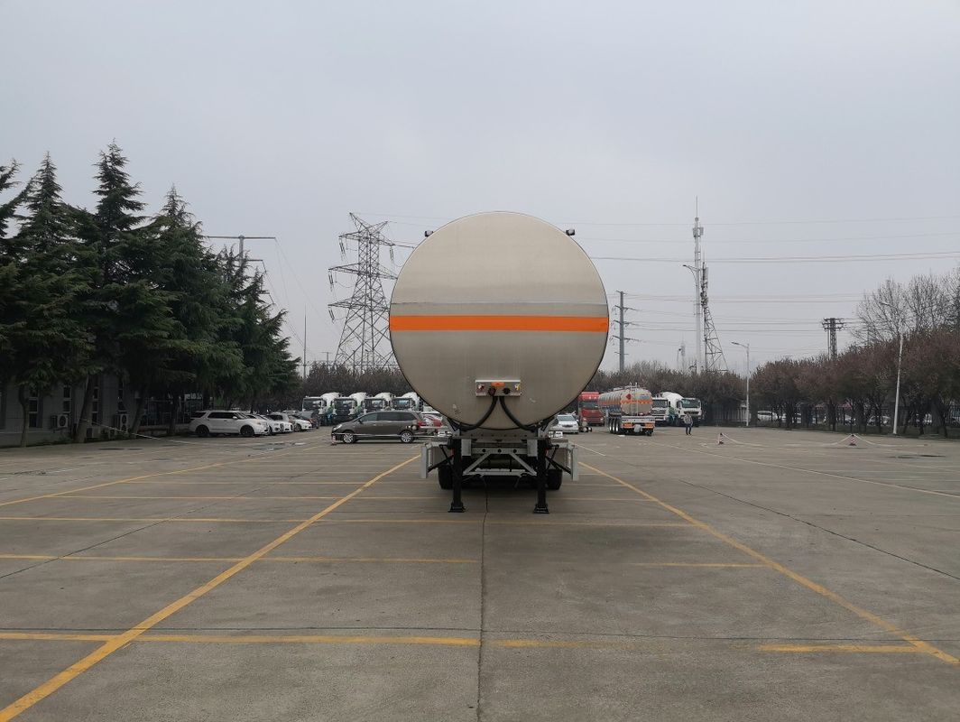 32100/31800 KG 등급 화물 질량 CIMC LINYU 8*4 알루미늄 합금 액체 연료 탱커 트레일러