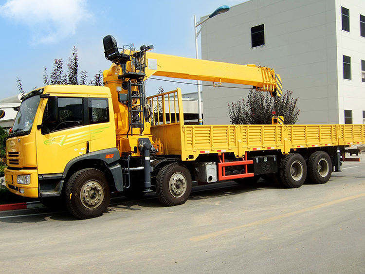 10톤 망원경 붐 트럭에 장착된 크레인 및 2280-5580mm의 아웃리거 스판