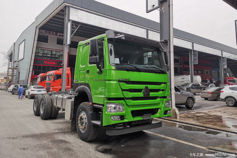 정상 운전석 Sinotruk Howo 371 hp 유로 2 수동 6X4 디젤 엔진 트럭 머리