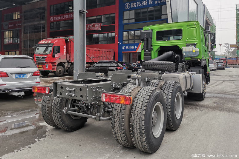 정상 운전석 Sinotruk Howo 371 hp 유로 2 수동 6X4 디젤 엔진 트럭 머리
