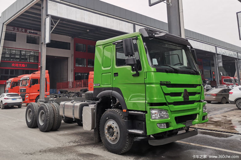 정상 운전석 Sinotruk Howo 371 hp 유로 2 수동 6X4 디젤 엔진 트럭 머리