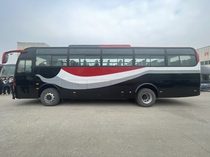 12m 디젤 버스 12450*2550*3790mm 전체 차원 및 295/80R22.5-18PR 타이어