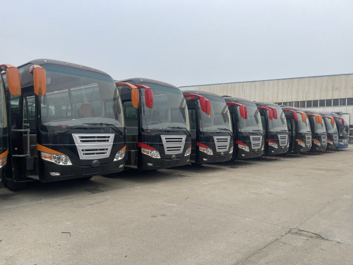 12m 디젤 버스 12450*2550*3790mm 전체 차원 및 295/80R22.5-18PR 타이어
