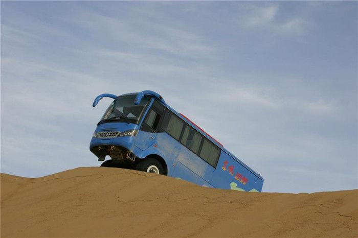 6700mm 길이 4x4 사막 버스 오프로드 Awd 14 좌석 승객 버스 아프리카 유로 3 배출량 표준