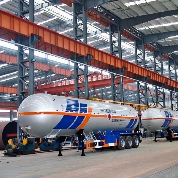 2.1 MPa 수소시험 압력 CIMC LINYU Howo 차시 8*4 가스 운송 탱크 반 트레일러