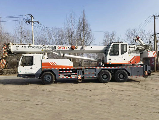 39m QY25V 사용 된 Zoomlion 25톤 트럭 크레인 최대 지점 리프팅 토크 980KN.m