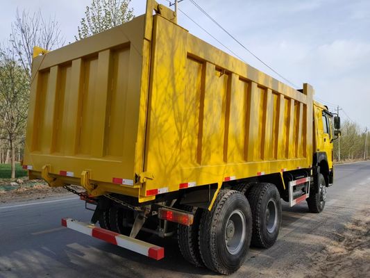 사용 된 HOWO 6x4 팅퍼 트럭 6 실린더와 126000kg 덤프 트럭