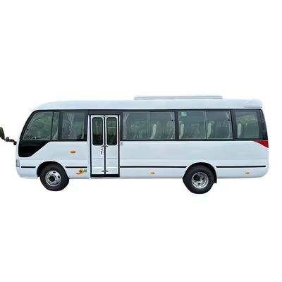 타이어 모델 295/80R22.5 중고용 오버 30석 RHD 디젤 오버 버스 토요 타 버스 오버