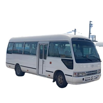 유로 3 배출량 및 수동 변속기와 함께 사용 된 토요타 코스터 버스 좋은 상태