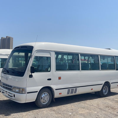 유로 3 배출량 및 수동 변속기와 함께 사용 된 토요타 코스터 버스 좋은 상태