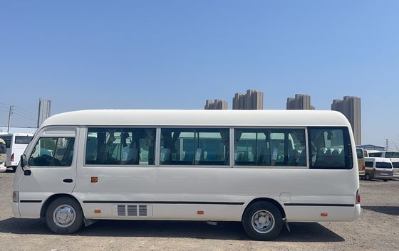 유로 3 배출량 및 수동 변속기와 함께 사용 된 토요타 코스터 버스 좋은 상태